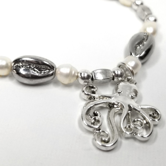 Freshwater Pearl Bracelet with Octopus Charm - Picture 4 of 4